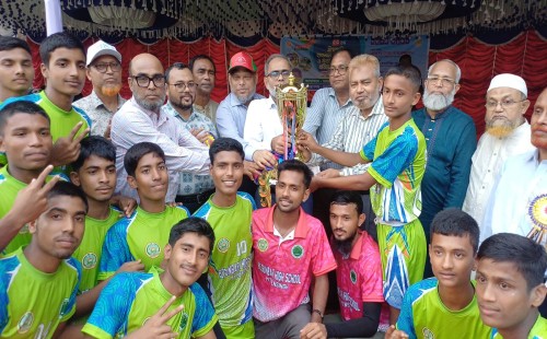 ময়মনসিংহে কাবাডিতে বেগুনবাড়ি উচ্চ বিদ্যালয়ের চ্যাম্পিয়ন ট্রফি অর্জন 